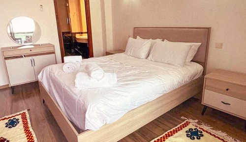 Deluxe Apartment, Hill View