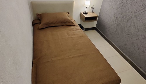 City Room, 1 Twin Bed, Shared Bathroom