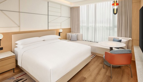 Premium, Guest room, 1 King, High floor