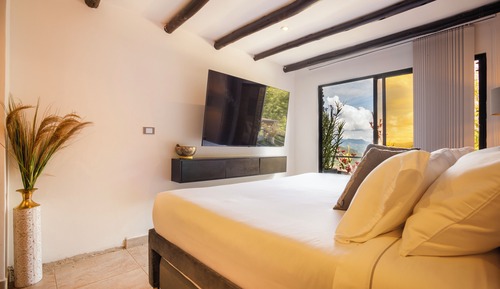 Romantic Suite, Garden View