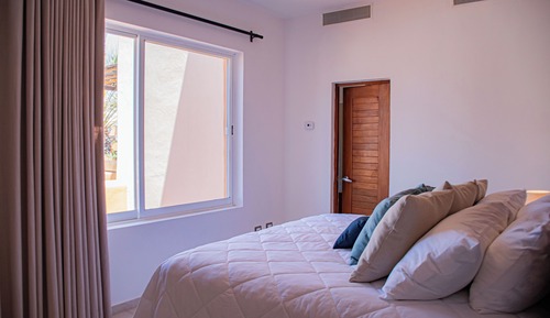 Deluxe Condo, Beachside