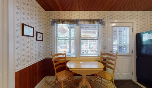Comfort Room, 1 King Bed, Kitchen