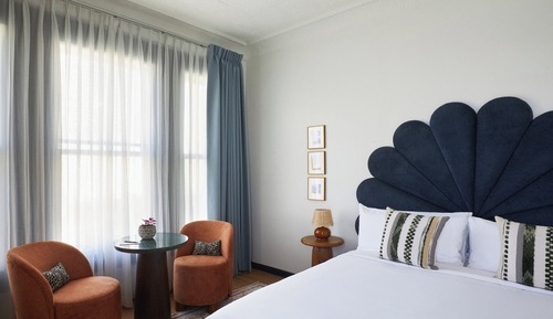 Deluxe Room, 1 King Bed, Corner (Gaslamp)