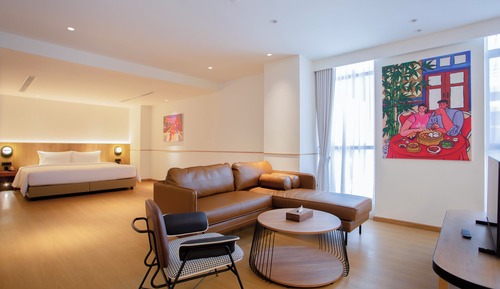 Deluxe Suite, City View
