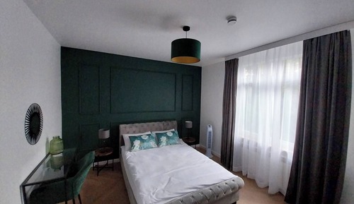 Deluxe Room, 1 Queen Bed, Garden View