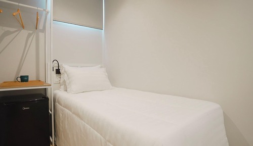 Studio, 1 Twin Bed