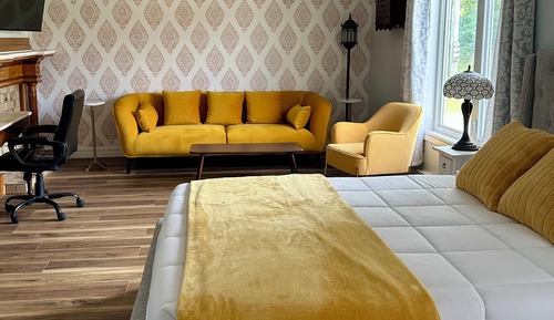 Deluxe Studio Suite