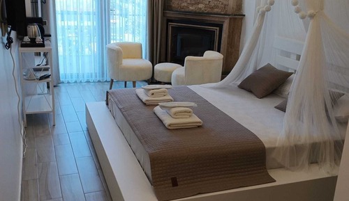 Elite Double Room, Private Bathroom, River View
