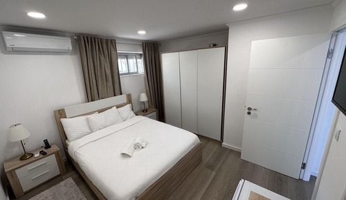 City Room (Shared Bathroom)