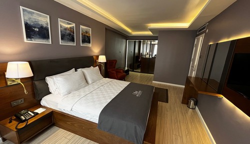 Superior Suite, Non Smoking, City View