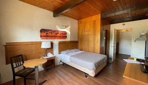 Single Room, Courtyard View