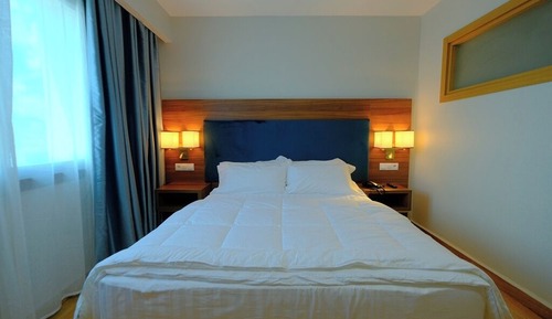 Classic Suite, City View