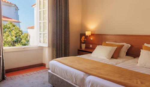 Luxury Twin Room, City View