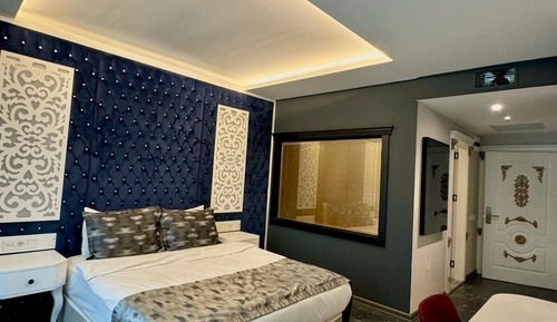 Deluxe Suite, City View
