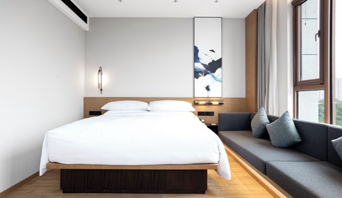 Superior Room, 1 King Bed, Garden View