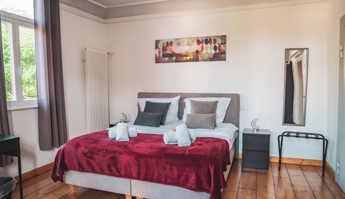 Superior Double Room, Private Bathroom, City View (Erker)