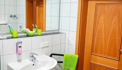 Double Room, Private Bathroom, City View (DZ groß)