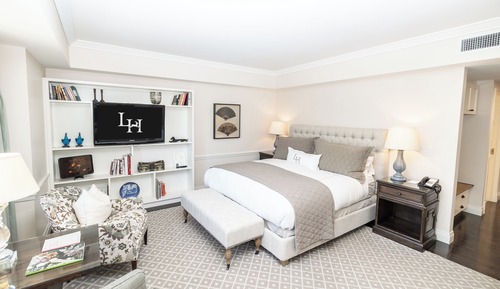 Suite (Cloister with King Bed - No Fireplace)