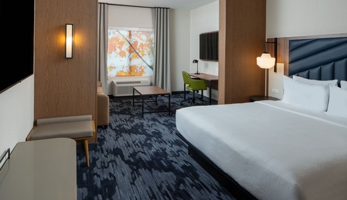 Suite, 1 King Bed (Hearing Accessible)