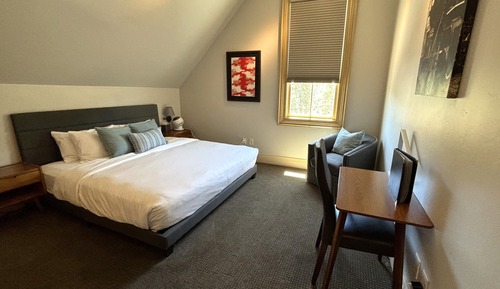 Comfort Room, 1 King Bed, Non Smoking, Private Bathroom