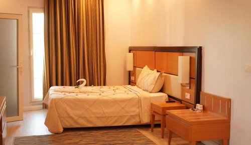 Classic Twin Room, Patio, City View