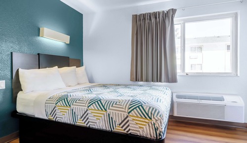 Standard Room, 1 Queen Bed, Non Smoking, Kitchenette