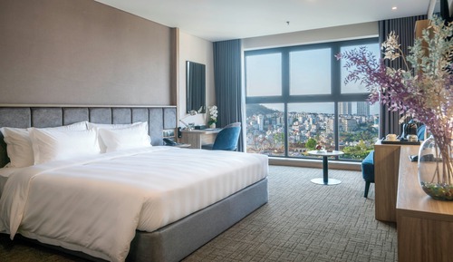 Superior Room, 1 King Bed, Hill View (Garden)