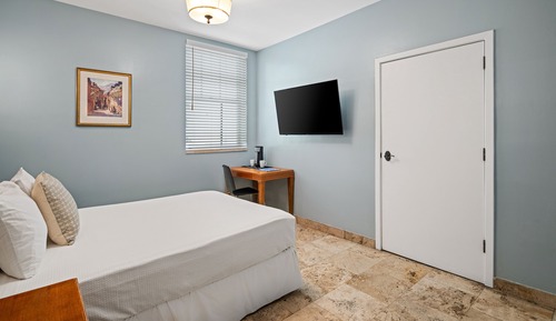 Accessible Queen Room - Impala Building (Lean On-Site Support)