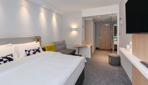 Standard Room, 1 Queen Bed with Sofa bed (Extra Floor Space with Free Breakfast)