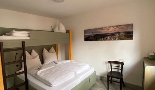 Hoernle 3-Bett Zimmer