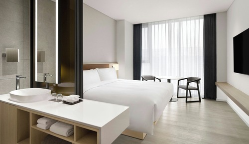 Premier Room, 1 King Bed, Non Smoking, City View
