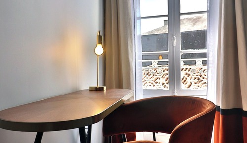 Double Room, Shared Bathroom (Brontë)