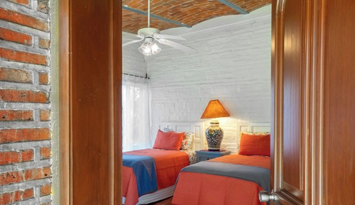 Garnet Twin Suite