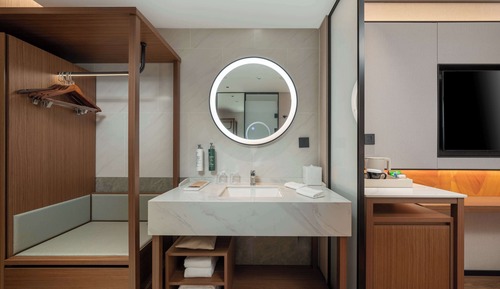Room, 1 King Bed, River View