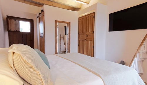 Basic Room, 1 King Bed, Ocean View