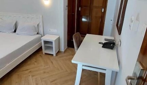 Junior Studio Suite, 1 King Bed, Mountain View