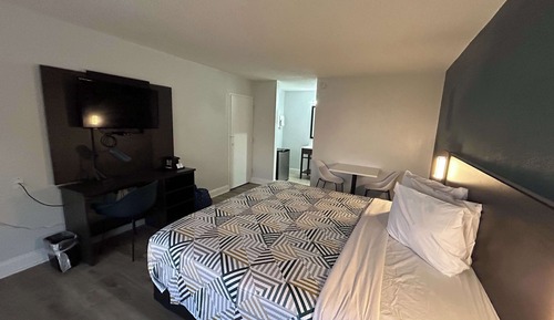 Deluxe Room, 1 King Bed, Non Smoking, Refrigerator & Microwave