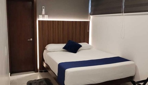Habitacion Business Con 1 cama Queen Size (Hab 01), Planta Baja.