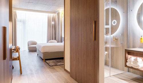 Deluxe Room, Lake View