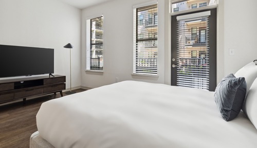 Classic Studio, 1 Queen Bed (Self Check-in with Virtual Front Desk)