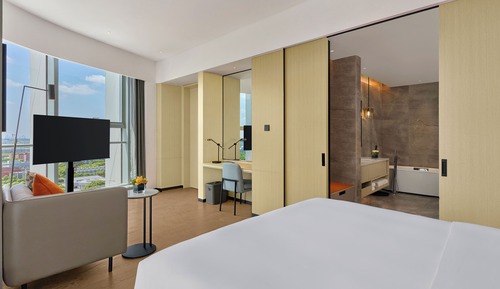 Suite, 1 King Bed