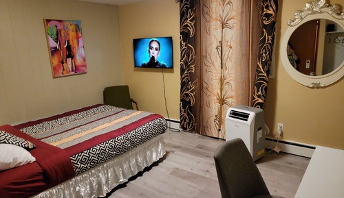 Deluxe Queen Room Single Use, Courtyard View