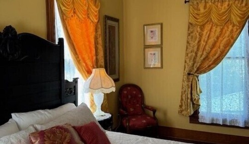 Zinnia Room