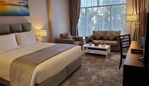Deluxe Suite, Non Smoking, Courtyard View