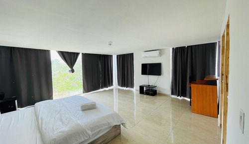 Room, 1 King Bed, Courtyard View