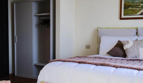 Suite, Hill View