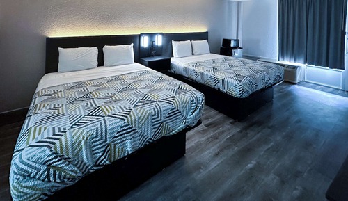 Deluxe Room, 2 Queen Beds, Non Smoking