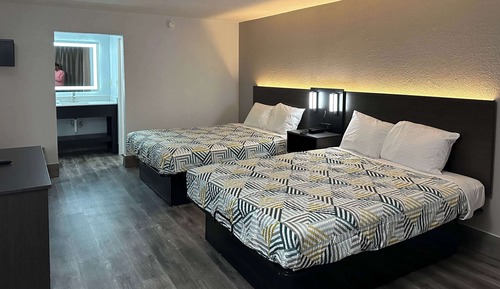 Deluxe Room, 2 Queen Beds, Non Smoking, Refrigerator & Microwave