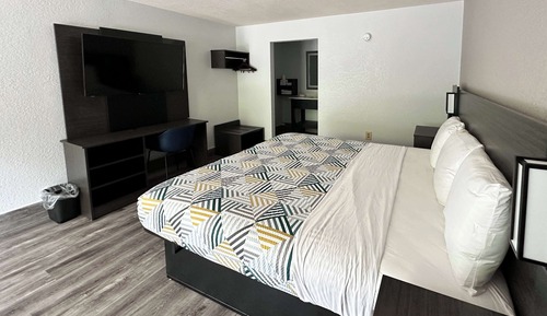 Deluxe Room, 1 King Bed, Non Smoking