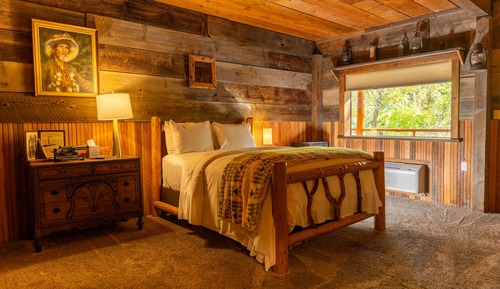 Room, River View